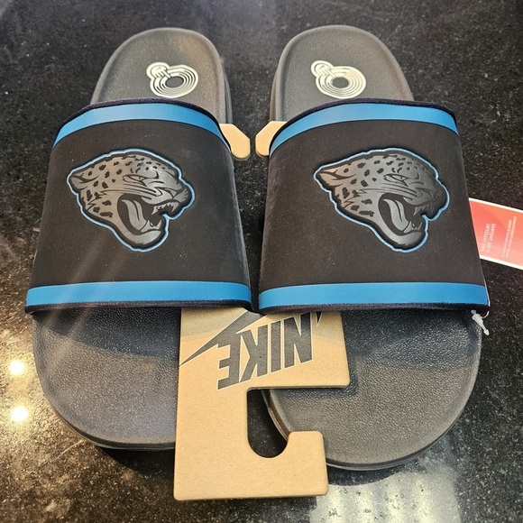 Sz 14 Nike Black and Green Jaguar Slides main image 8